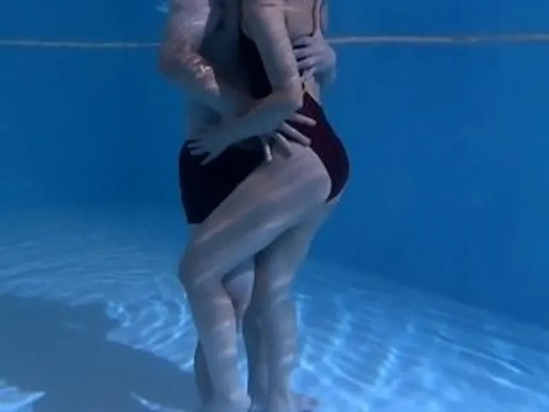 Người chồng lạnh nhạt, cô vợ địt trộm với hlv dạy bơi